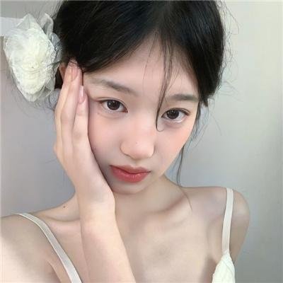 不可爱的她